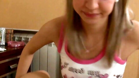 She widens her rosette before her boyfriend is allowed to thrust his hammer in