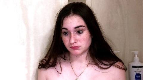 Cute amateur webcam teen girl toying pussy on webcam