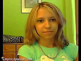 Gorgeous Teen Sarah Masturbates On Webcam