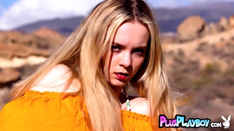 Petite blonde teen showed her sexy body